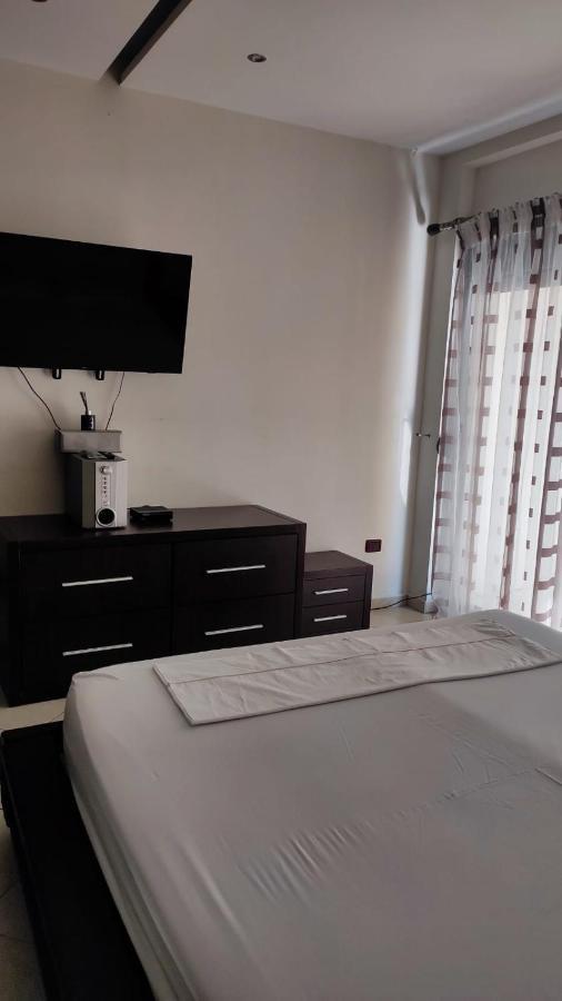 Lolu Apartment Plus Privat Parking Vlorë Esterno foto