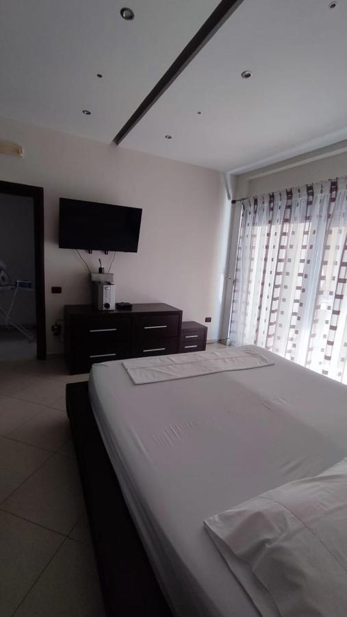 Lolu Apartment Plus Privat Parking Vlorë Esterno foto