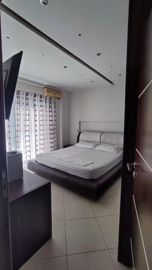 Lolu Apartment Plus Privat Parking Vlorë Esterno foto