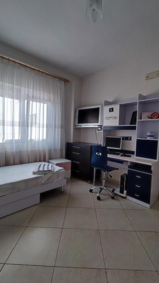 Lolu Apartment Plus Privat Parking Vlorë Esterno foto