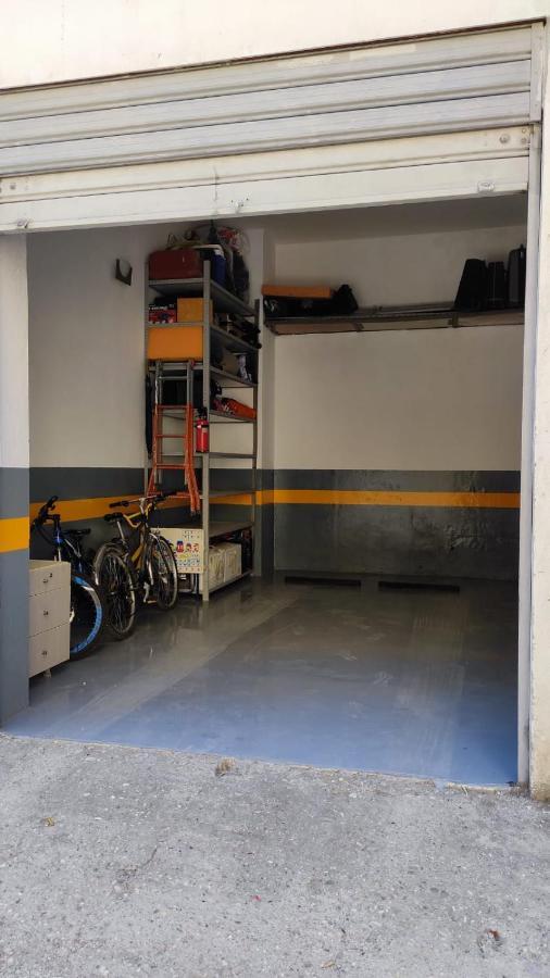 Lolu Apartment Plus Privat Parking Vlorë Esterno foto