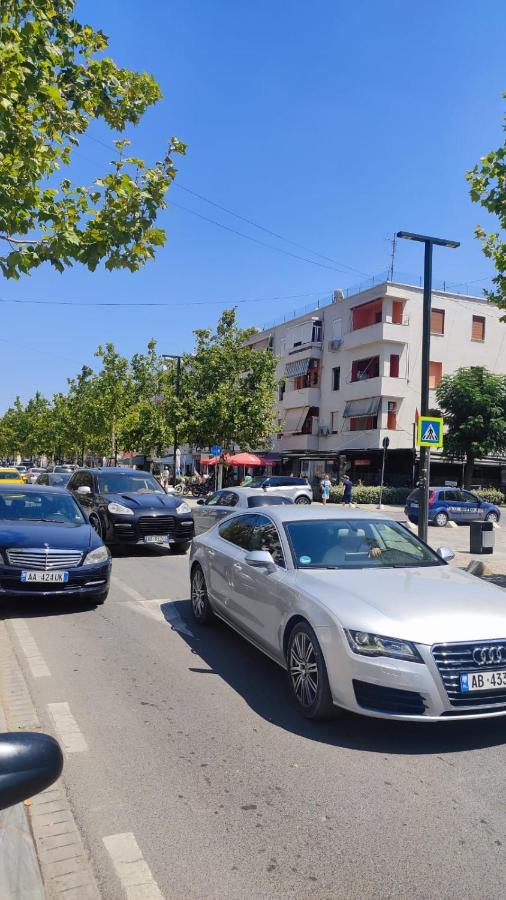 Lolu Apartment Plus Privat Parking Vlorë Esterno foto